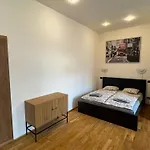 Cosy Studio With Terrace Near Florenc