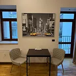 Cosy Studio With Terrace Near Florenc