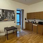 Cosy Studio With Terrace Near Florenc