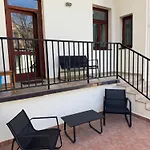 Cosy Studio With Terrace Near Florenc
